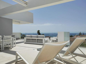 Stunning 3 Bed Penthouse - Sea Views